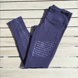 Alo Yoga Moto Legging | Rich Navy/Rich Navy Glossy